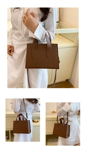 Détail du sac cabas marron foncé avec large poignée et bandoulière réglable pour femme