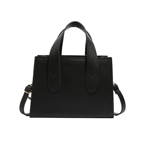 Sac fourre-tout minimaliste en cuir PU noir avec poignées et détails dorés