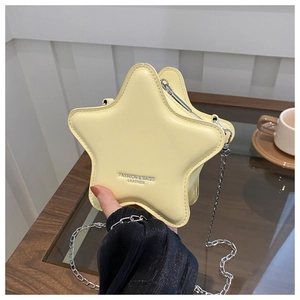 Sac bandoulière étoile en cuir jaune avec chaîne argentée pour femmes