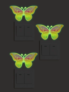 Macro-opname van lichtgevende vlinderstickers met regenboogglitters en groene luminescentie