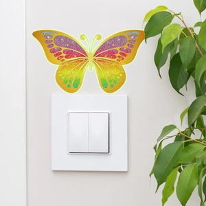 Detail van de lichtgevende vlinder schakelaarsticker met regenboogglitters en goudrand