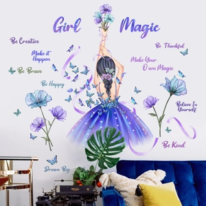 Sticker mural floral avec fille en robe violette et phrases motivantes Girl Magic