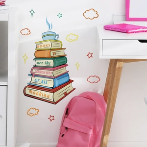 Kreatives Wandtattoo mit Büchern, Wolken und Lesespruch für das Wohnzimmerdekor