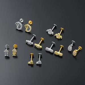Ohrstecker mit flacher Rückseite und Zirkonia-Mikroeinlagen in Gold und Silber