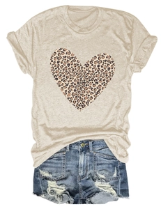 Detail of beige round neck T-shirt with leopard heart print and ripped denim shorts set