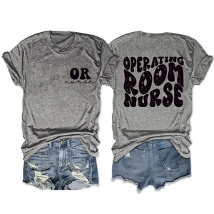 Detailansicht der Rückseite eines grauen Operating Room Nurse T-Shirts mit Retro-Schrift