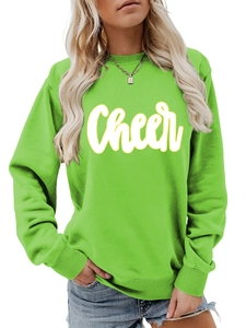 Detail des weißen Cheer-Aufdrucks auf dem neongrünen langärmeligen Damen-Sweatshirt