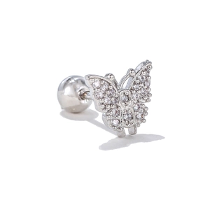 Vue macro de la boucle d'oreille papillon en argent avec zircons et fermoir à boule