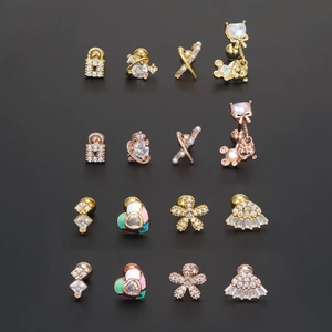 Set da 16 piercing orecchio in acciaio con cuori in zircone, orsi e ciondoli smaltati colorati