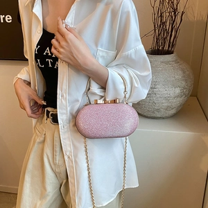Pochette de soirée chic à paillettes roses avec fermoir nœud doré et bandoulière