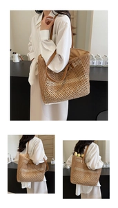 Détail du sac cabas tissé montrant la texture en coton beige et la bandoulière en cuir