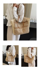 Détail du sac cabas en paille tissée avec poignées en cuir marron et texture ajourée