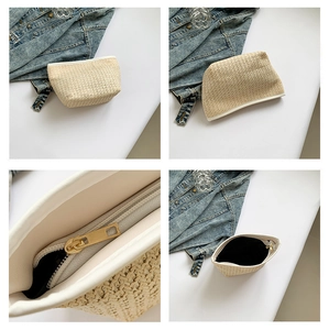 Dettagli della pochette in paglia con cerniera dorata, bordo bianco e fodera nera
