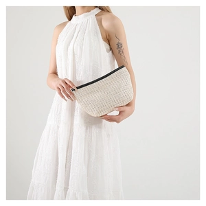 Pochette da donna in paglia intrecciata beige con bordo nero e design capiente 2024