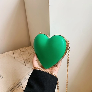 Women Heart Shaped Crossbody Bag Mini PU Leather Metal Chain Shoulder Bag For Daily Party Fashion Handbag