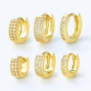 Boucles d'oreilles créoles dorées avec micro-pavé de zircons en trois largeurs variées