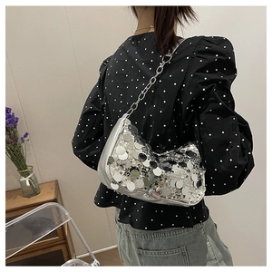 Borsa a spalla alla moda con paillettes argento e catena metallica da donna