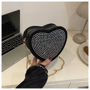 Borsa a tracolla nera a forma di cuore con strass argento e catena dorata