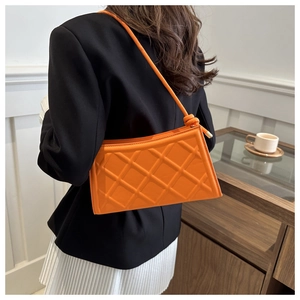 Sac bandoulière en cuir matelassé orange avec motif à losanges classique pour femme