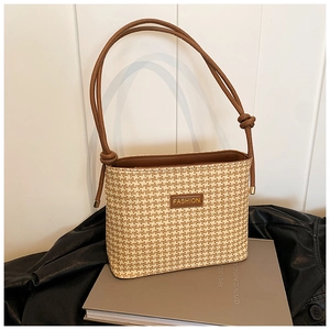 Borsa quadrata retrò in paglia intrecciata pied-de-poule con tracolla in pelle