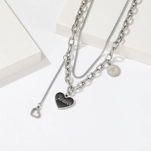 Collier double couche en acier titane avec pendentifs zircon et breloques de cœur