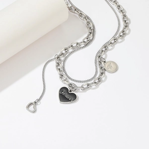 Collier Multi-Rangs Acier Titane Pendentif Coeur Noir Pièce Lettre M Double Chaîne Géométrique Pour Femmes