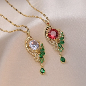 Collier Pendentif Paon Vintage Acier Titane Plaqué Or Chaîne Clavicule Émeraude Zircone Bijoux Élégants Pour Femmes