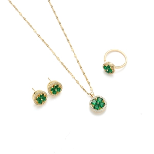Set gioielli dorati con collana pendente trifoglio verde smeraldo anello e orecchini