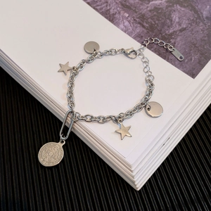 Bracciale a catena retrò in acciaio inossidabile con ciondoli a stella e moneta tonda