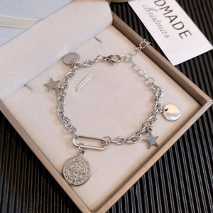 Bracciale a catena in acciaio argento con ciondoli a stella e moneta in scatola regalo