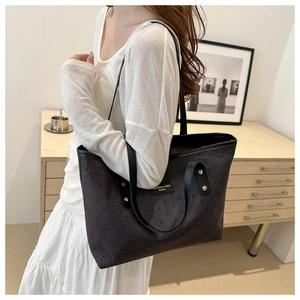 Black tote bag with red heart pattern, large capacity shoulder bag for daily commuting