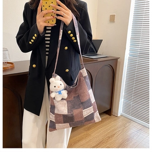 Sac à bandoulière vintage en toile patchwork avec pendentif lapin mignon pour l'été