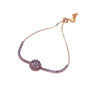 Roségoldenes Armband mit lila Sonnenblumen-Anhänger und Zirkonia-Mikropavé-Besatz
