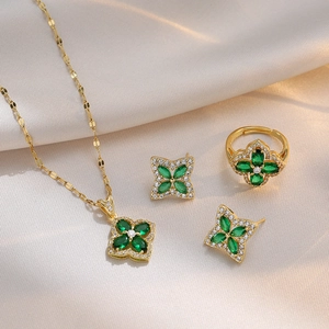 Collana Orecchini Anello Quadrifoglio Per Donna Zirconia Verde Acciaio Al Titanio Placcato Oro Gioielli