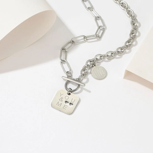 Collana in acciaio al titanio argento con ciondolo quadrato YOU & ME e moneta LOVE
