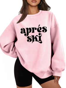 Detailansicht des rosa Après Ski Sweatshirts mit lockerer Passform und weichem Fleece