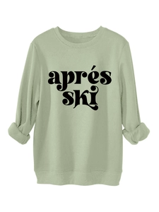 Nahaufnahme des Apres-Ski-Schriftzugs und der Umschlagbündchen am salbeigrünen Sweatshirt