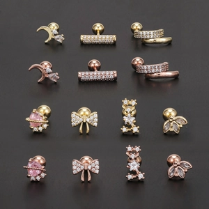 Funkelnde Schleifen- und Himmels-Ohrringe in Gold und Roségold für Knorpelpiercings