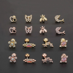 Set de 16 clous d'oreilles en acier doré et rose avec motifs animaux et coeurs