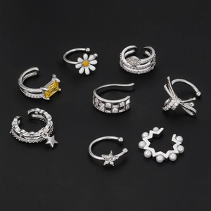 8-teiliges silbernes Ohrmanschetten-Set mit Gänseblümchen, Zirkon, Perlen und Sternen