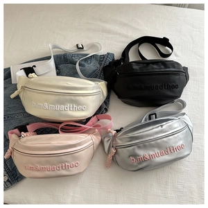 Plusieurs coloris de sacs bandoulière en cuir PU avec broderie et sangles réglables