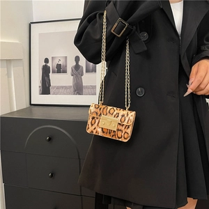 Mini borsa a tracolla leopardata alla moda con catena dorata e chiusura a incastro