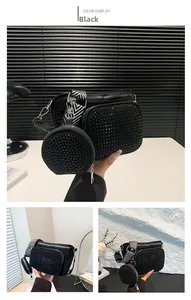 Détail du sac caméra noir à strass avec petit porte-monnaie rond et sangle tissée
