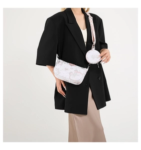 Vue détaillée du sac bandoulière blanc en PU à motif papillon avec petit porte-monnaie