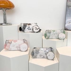 Ensemble de sacs à bandoulière papillon avec sangles géométriques en tons pastels