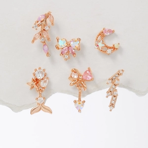 Collection de boucles d'oreilles rose doré avec cœurs, papillons et zircons brillants