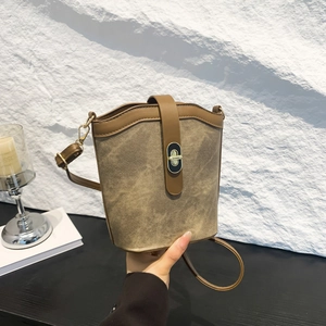 Women Retro Bucket Bag PU Leather Single Shoulder Crossbody Bag With Adjustable Strap Metal Turn Lock Vintage Minimalist Casual