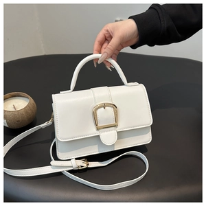 Sac à Épaule en Cuir PU pour Femmes Grande Boucle en Métal Doré Rabat Sac Bandoulière Minimaliste Petit Sac Carré Quotidien