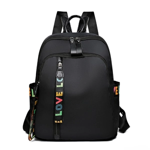 Leichter schwarzer Nylon-Rucksack mit bunten LOVE-Buchstaben-Riemen und vielen Taschen