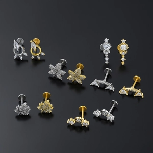Set de boucles d'oreilles en acier avec zircons motifs feuille d'érable et étoile dorés
